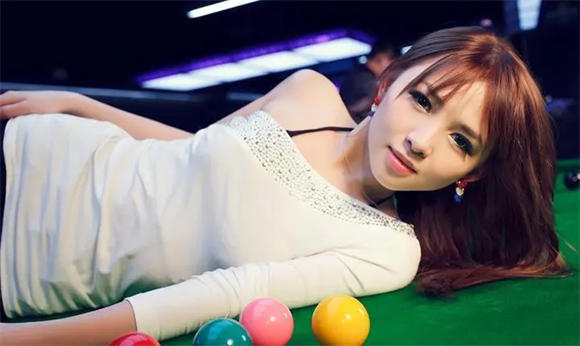 FREEDOM俄罗斯DCKO是一款非常好用的影视软件，这款软件拥有丰富多样的视频资源，包括高清电影、热播电视剧、热门综艺节目、超人气动漫等内容。用户可以轻松获取并享受到更好的视频观看体验，满足不同口味偏好的需求。  FREEDOM俄罗斯DCKO软件提供流畅的播放体验，避免了卡顿和较长的缓冲时间，让用户能够更快速地观看到他们想看的内容，减少等待时间，支持将视频下载缓存到本地，即使没有网络的情况下也可以轻松观看。  FREEDOM俄罗斯DCKO软件拥有强大的双核云搜索功能，为用户提供优质服务，无论是电影还是电视剧，用户不用担心资源找不到，全网影视资源轻松掌握，还能无限制播放超高清内容，如遇资源缺失可在线反馈，软件将第一时间更新。  FREEDOM俄罗斯DCKO软件多条影视播放高清线路任你选择播放体验，轻松切换流畅观影体验，让用户追剧看片更加方便快捷无任何的限制，简洁影视播放工具任你选择体验，享受优质舒适观影体验，感兴趣的小伙伴们快来一起看看吧。